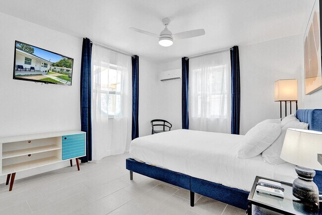 Building Photo - 208 SE 4th St