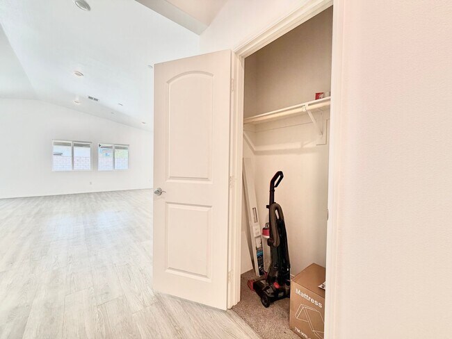 Building Photo - Cul-de-Sac Living in Sagewood | 4 Bed Home with Paid-Off Solar & RV Parking