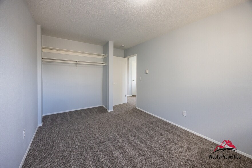 Building Photo - 6721 NE Klickitat St