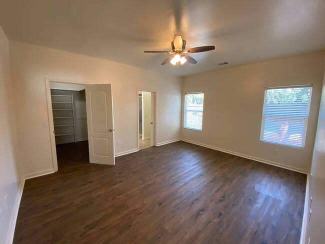 Building Photo - Tulare home for rent