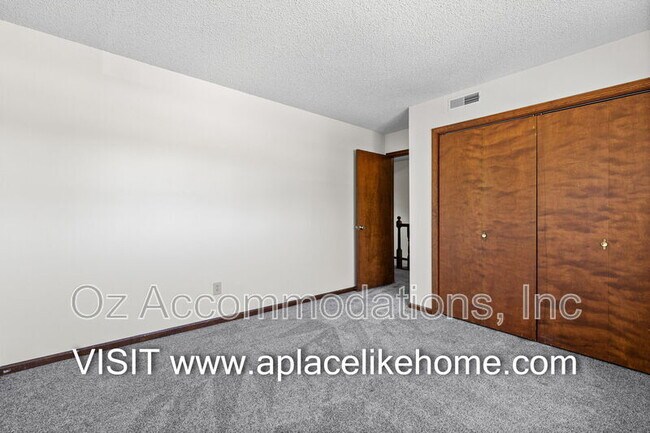 Building Photo - 1105 Jeff Cir