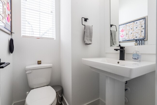 Building Photo - 8324 Springwood Cyn Ln