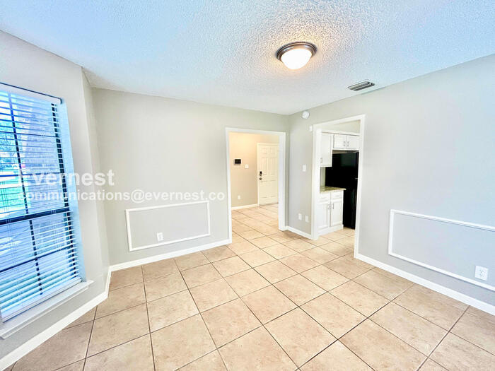 Building Photo - 1404 Ardmore Dr