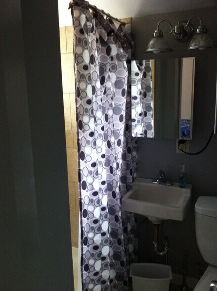 Building Photo - 266 Shelmire St