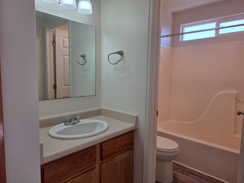 Building Photo - 391 Sunnyside Cir