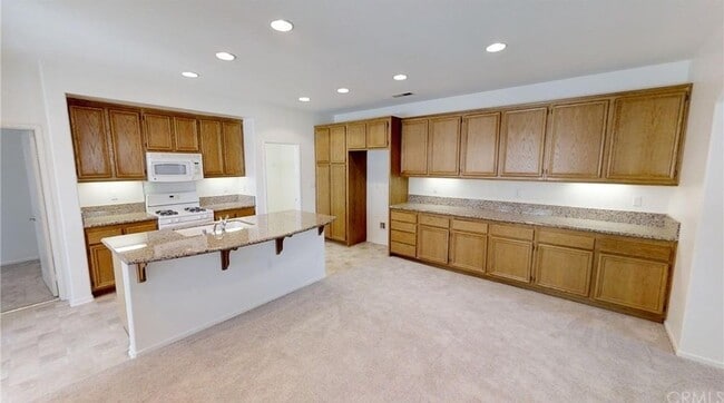 Building Photo - Wonderful 55+ 3 Bedroom 2 Bathroom In "Four Seasons" Of Hemet!