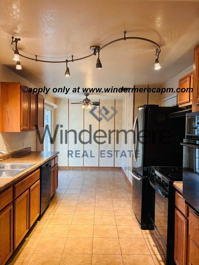 Building Photo - Arden Arcade 3 bedroom/ 2 bath on HUGE lot – Space, Location, and Charm!