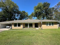 Building Photo - 3BR 2BA Brick House