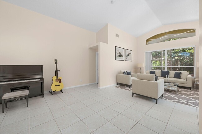 Building Photo - 6980 SE Twin Oaks Cir