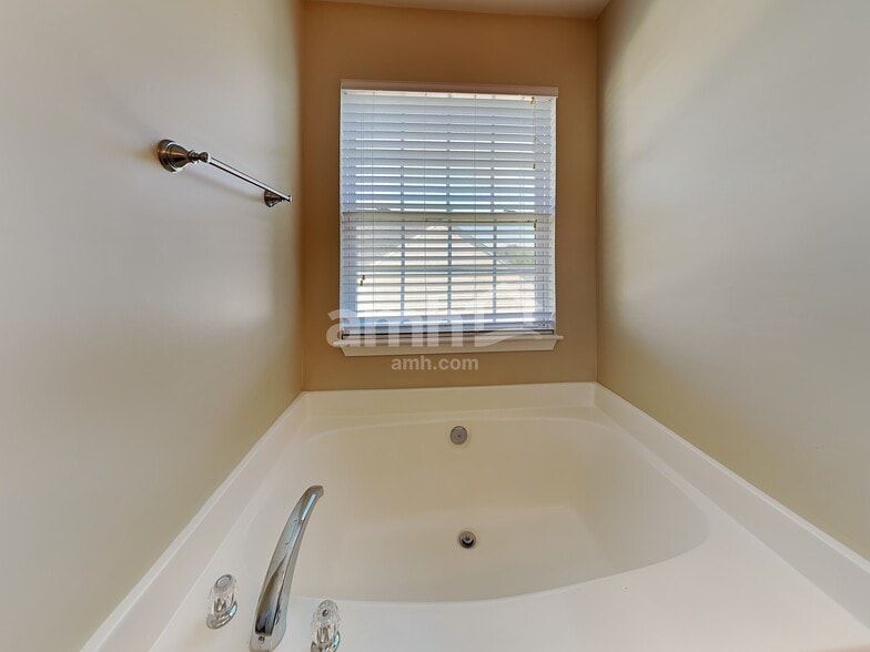 Building Photo - 5 Red Bark Ct