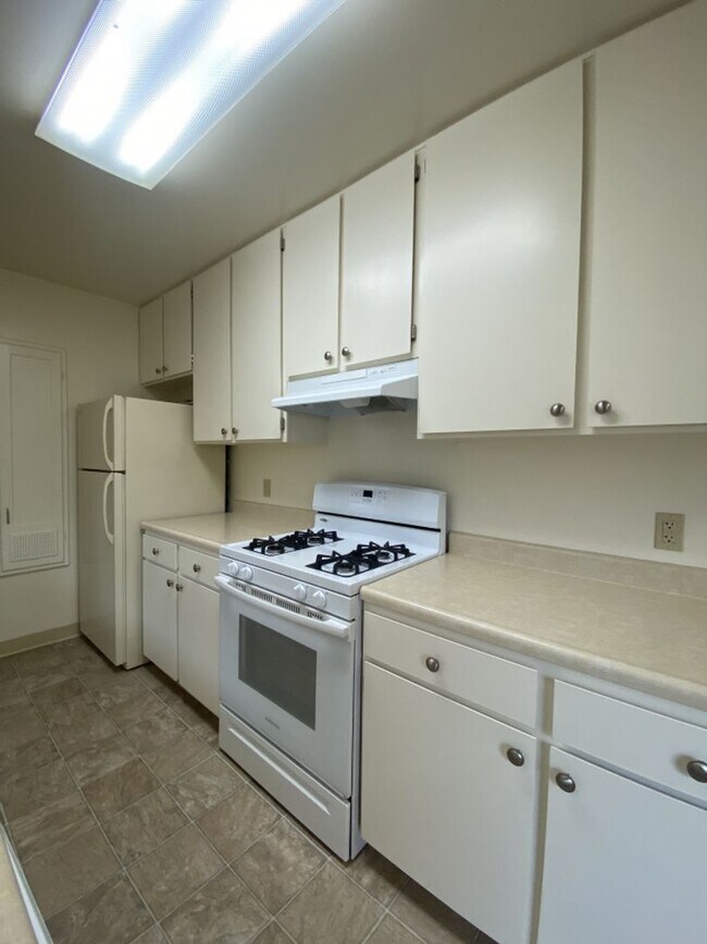 Building Photo - 635 Gibson Ave