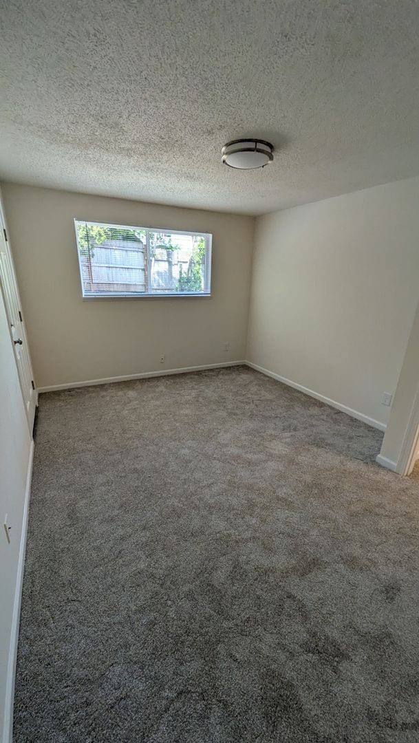 Building Photo - Available Now! 2 bedroom and 1 bath duplex
