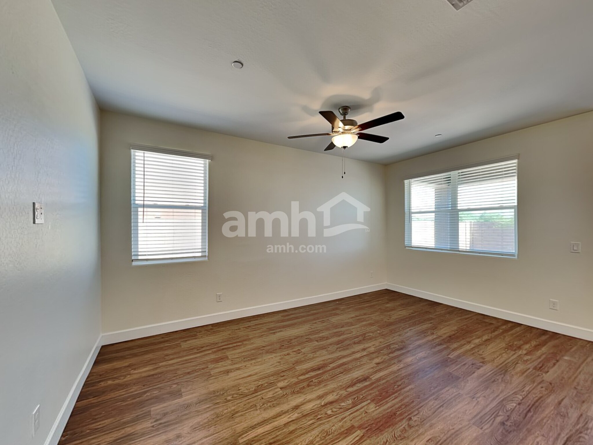 Building Photo - 5913 W Columbine Dr
