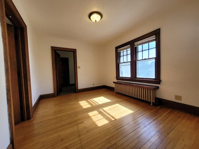 Building Photo - 426 S Quincy St