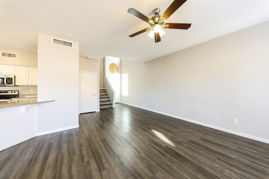 Building Photo - 2221 E Union Hills Dr