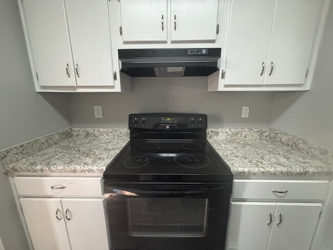 Building Photo - 5756 Crievewood Dr