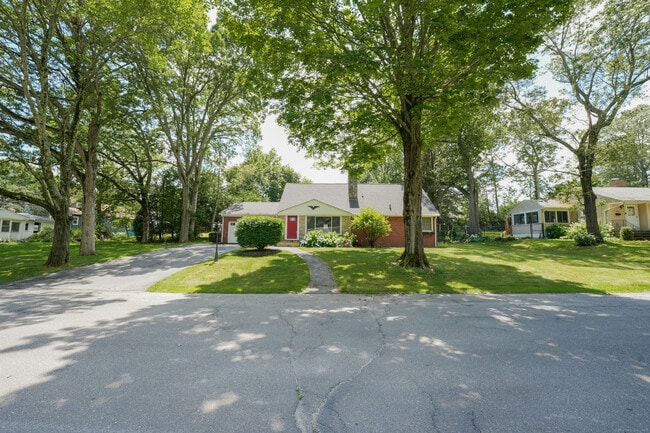 Building Photo - 70 Oakridge Rd