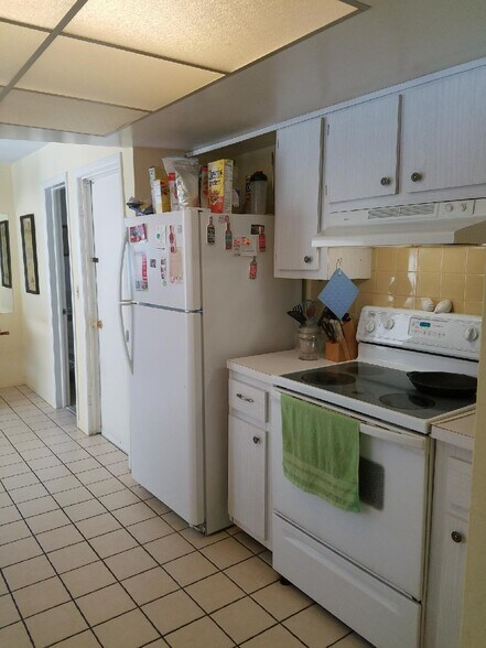 Building Photo - 1831 Kay Dr