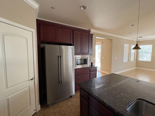 Building Photo - Luxurious home