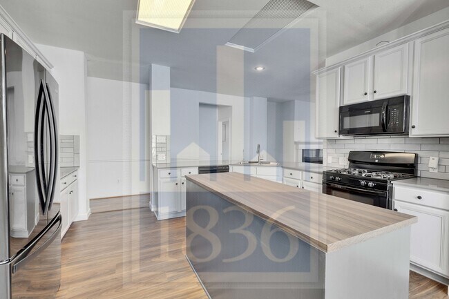 Building Photo - 1204 Thackeray Ln