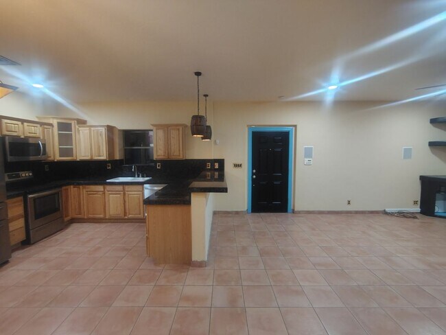 Building Photo - 9031 S Lonesome Ln