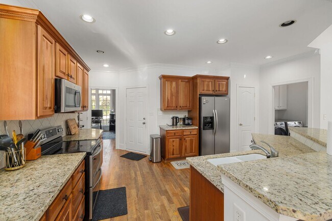 Building Photo - 4 Bed | 2.5 Bath House with Garage