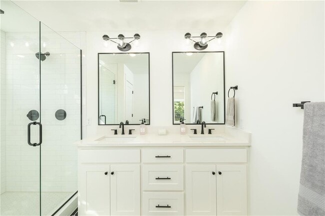 Building Photo - 205 W Lafayette St