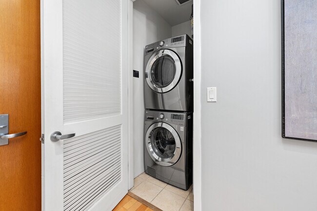 Building Photo - 1050 Island Ave