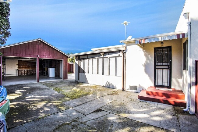 Building Photo - 60 Maitland Dr