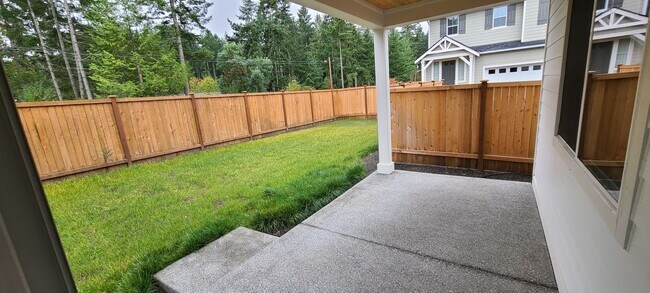Building Photo - Gorgeous 3- bedroom 2.5 bathroom Port Orch...