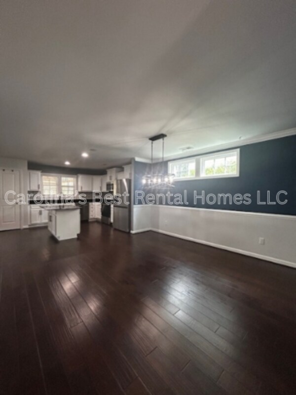 Building Photo - 148 Mariscat Pl