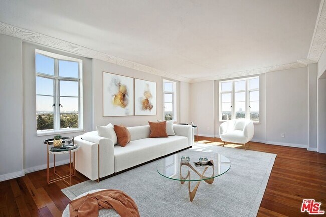 Primary Photo - 1314 Hayworth Ave