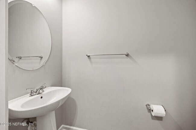 Building Photo - 92 Fernbrook Dr