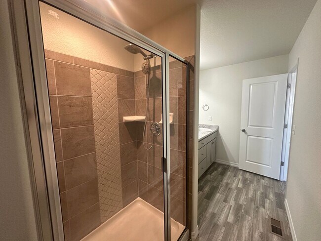 Building Photo - Modern 3-Bed, 3-Bath Home in District 20!!