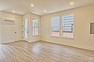 Building Photo - 1528-B: 2 Bed, 2.5 Bathroom Townhome Near ...