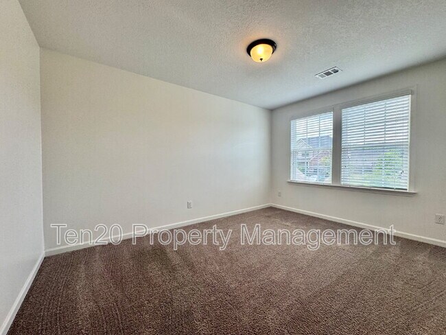 Building Photo - 5037 Lexington Ln