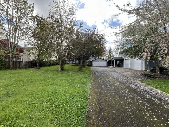 Building Photo - Comfortable Living in Bethany with Two Separate Units, Expansive 0.45-Acre Lot & Versatile Detach...