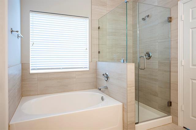 Building Photo - 9902 Maple Dr