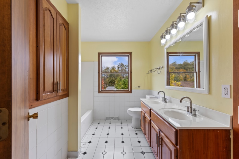 Building Photo - 120 Windermere Dr