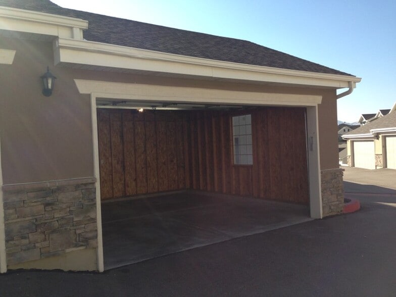 Building Photo - 179 W Springview Dr