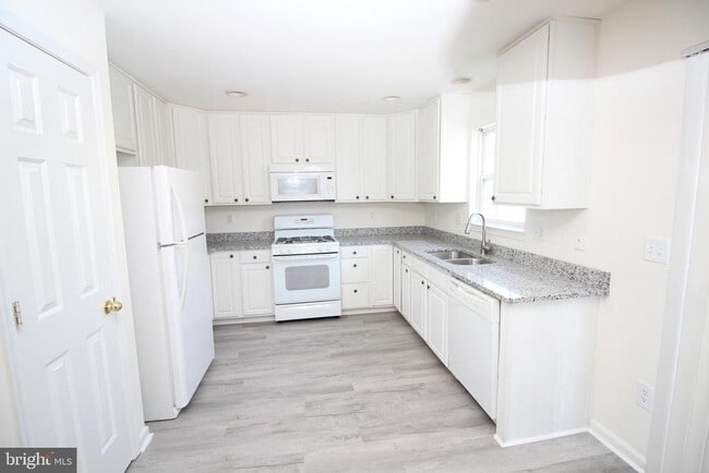 Building Photo - 43 Thomas Harmon Dr