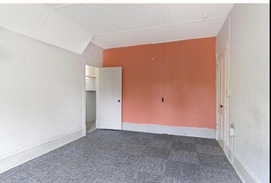 Building Photo - 824 9th St N