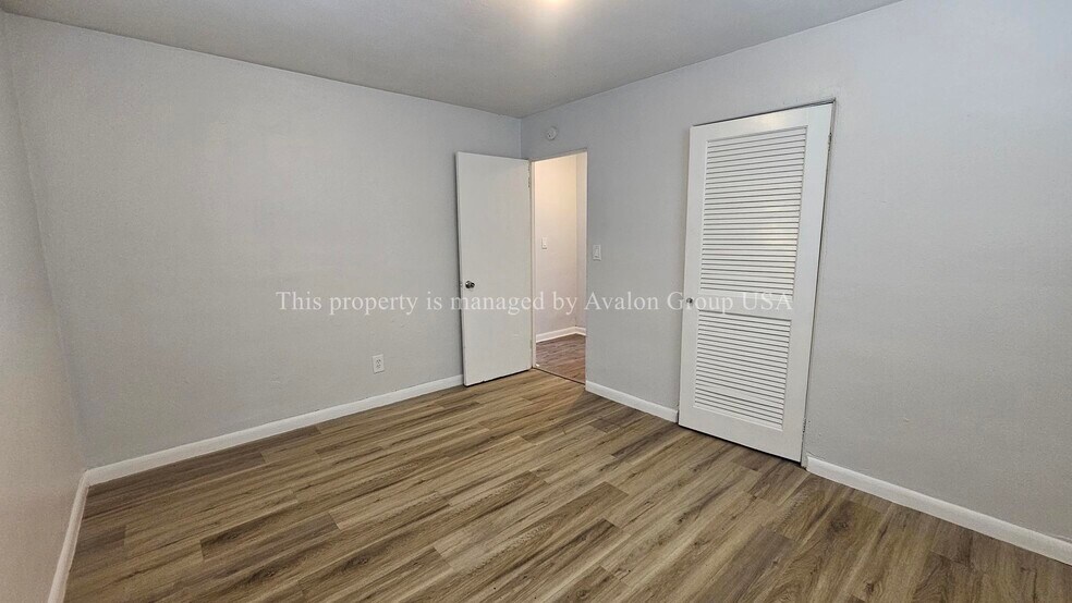 Building Photo - 604 W 18th St