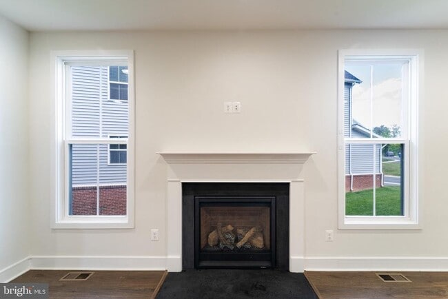 Building Photo - 41935 Spring Air Dr