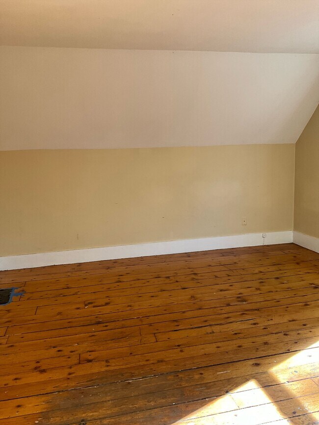 Building Photo - 190 Church St