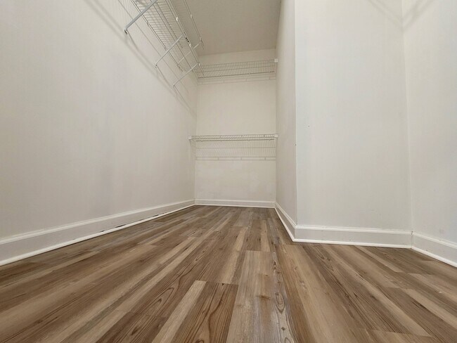 Building Photo - 730 3rd St NE