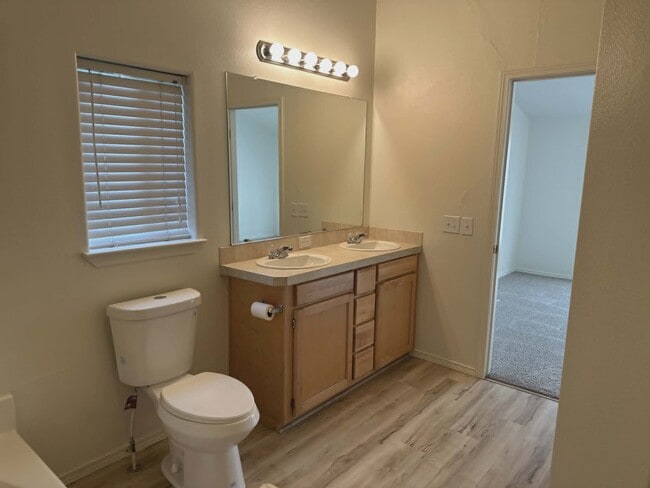 Building Photo - 5173 Bullion St