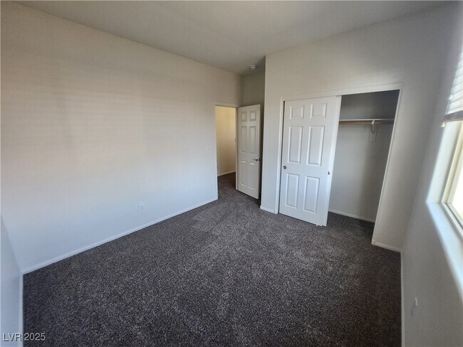 Building Photo - 8521 W Kellman Ave
