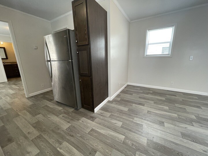 Building Photo - 38013 Chilver Ave