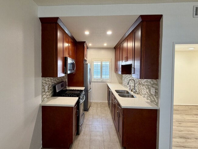Building Photo - 283 S Hudson Ave